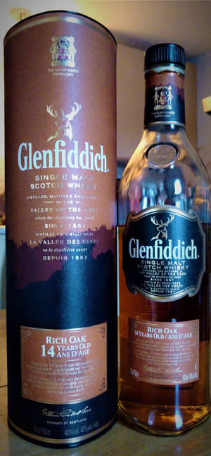 Sublime Elegance Of Glenfiddich Rich Oak 14-year-old Whisky Wallpaper