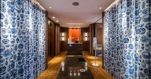 Summer Palace Restaurant Lobby Wallpaper