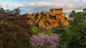 Sun Shining Down At Edinburgh Castle Wallpaper