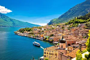 Sunny Day In Lago Di Garda Wallpaper