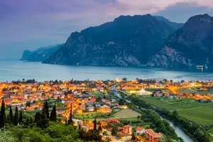 Sunset Sky In Lago Di Garda Wallpaper
