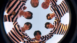 Support The Global Sensation Enhypen With The Limited Edition Enhypen Laptop. Wallpaper