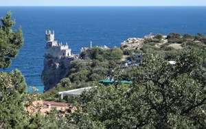 Swallows Castle Yalta Side View Wallpaper