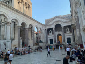 Swarm Of People At Diocletians Palace Wallpaper