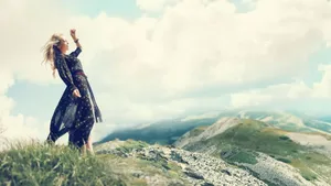 Taeyeon In Mountains Wallpaper