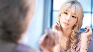 Taeyeon In The Mirror Wallpaper