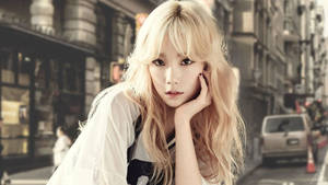 Taeyeon Touching Chin Wallpaper