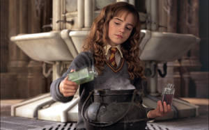 Teenage Hermione Granger Of Harry Potter Wallpaper