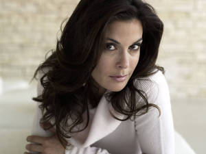Teri Hatcher American Actress Wallpaper