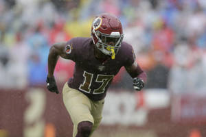 Terry Mclaurin Football Play Washington Redskins Wallpaper