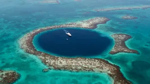 The Breath-taking Great Blue Hole Near Belize Wallpaper