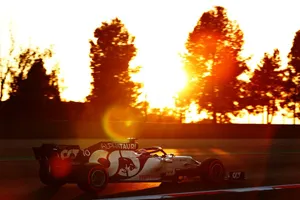 The Effect Of Sun Rays To The Alphatauri Wallpaper