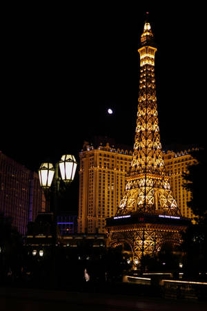 The Eiffel Tower Is Gold Wallpaper