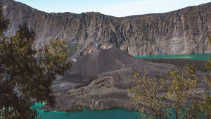 The Majestic Slope Of Mount Rinjani Volcano Wallpaper