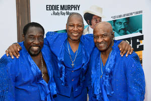 The O'jays Performing On Stage Wallpaper