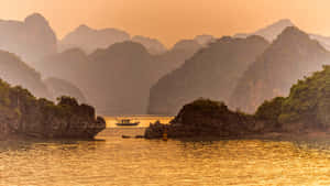 The Sunset Scenery Of Halong Bay Wallpaper