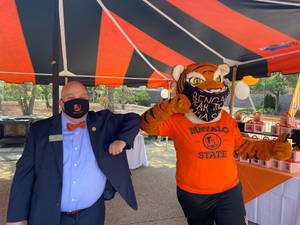 The Tiger Mascot At The University At Buffalo, Suny Wallpaper