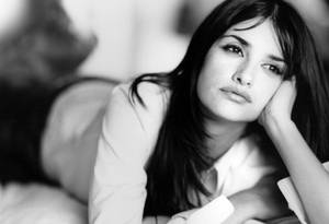 Thinking Penelope Cruz Wallpaper