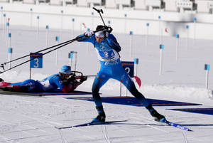 Thrilling Biathlete Competing Biathlon Sport Wallpaper