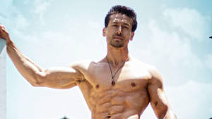 Tiger Shroff Body Waist-up Wallpaper