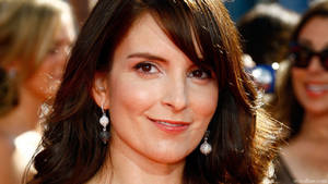 Tina Fey Shoulder Length Hairstyle Wallpaper