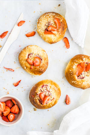 Toasted Bread Strawberry Toppings Pastry Wallpaper