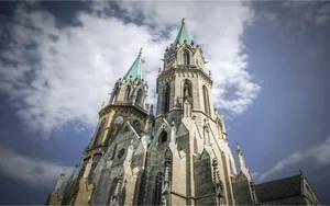 Toledo Cathedral Reaching Into The Sky Wallpaper