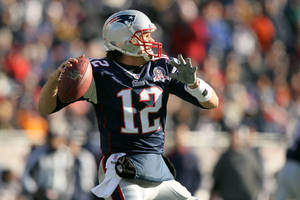 Tom Brady Dynamic Throwing Posture Wallpaper