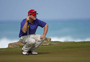 Tom Watson In Action Wallpaper