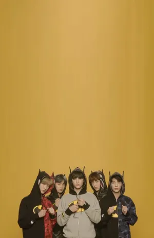 Tomorrow X Together Crown Wallpaper