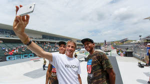 Tony Hawk Nyjah Huston Event Selfie Wallpaper