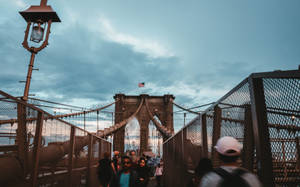 Tourists On The Brooklyn Bridge Wallpaper