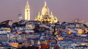 Towering Sacre Coeur Basilica Wallpaper