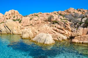 Transparent Rocky Lake Water Wallpaper