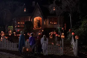 Trick Or Treat Halloween House Wallpaper