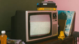 Tv Retro Phonograph Display Wallpaper