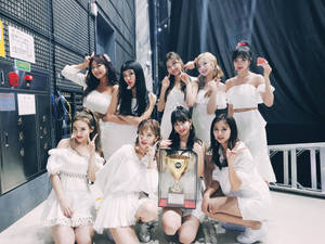 Twice On A Victory Lap After Winning Dtna Trophy Wallpaper