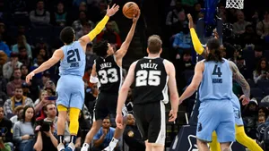 Tyus Jones Basketball Athlete Number 33 Wallpaper