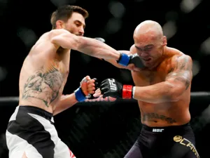 Ufc Carlos Condit Punch Wallpaper