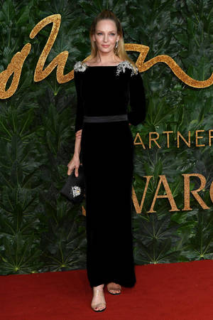 Uma Thurman Dazzling At British Fashion Awards Wallpaper