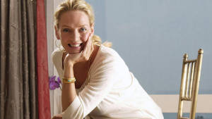 Uma Thurman Happy Smiling Photo Wallpaper