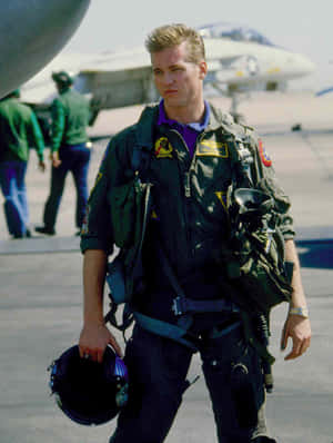 Val Kilmer Top Gun Pilot Walk Wallpaper