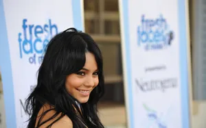 Vanessa Hudgens At Music Event Wallpaper