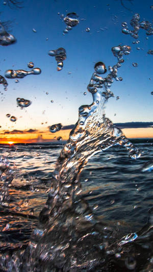 Vertical Jumping Water Wallpaper