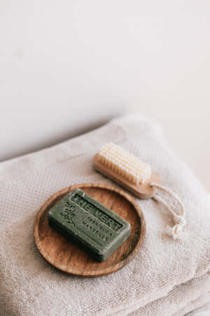 Vibrant Natural Vert Soap Wallpaper