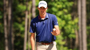 Victorious Chesson Hadley Proudly Holding Up A Golf Ball Wallpaper