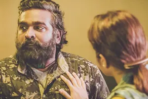 Vijay Sethupathi Trisha Krishnan 96 Hand On Chest Hd Wallpaper