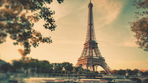 Vintage Aesthetic Paris Eiffel Tower Wallpaper