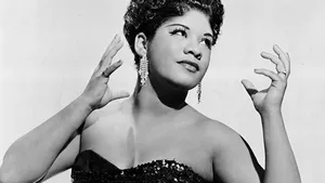 Vintage Blackand White Singer Pose Wallpaper