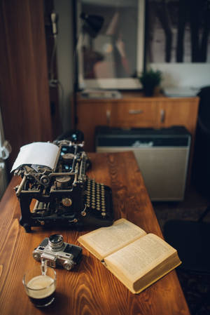 Vintage Typewriter Aesthetic Book Desktop Wallpaper